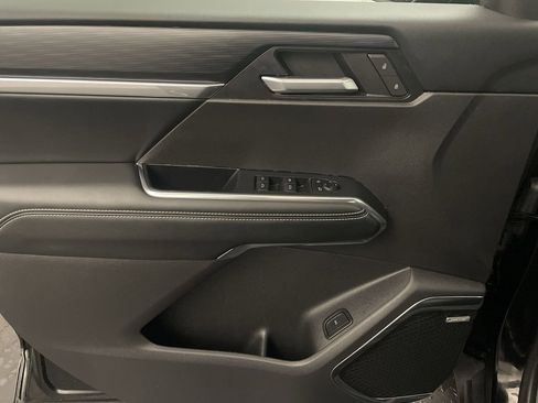 Used 2025 GMC Acadia Elevation image 16