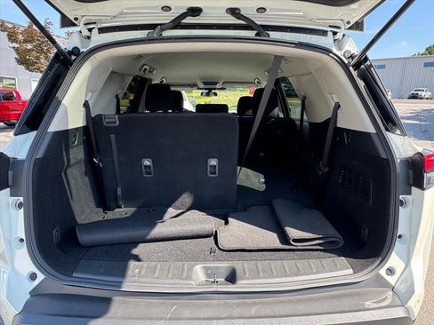 Certified 2024 Nissan Pathfinder SV FWD image 10