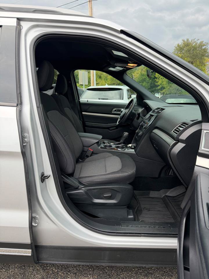 Used 2019 Ford Explorer XLT AWD/4WD image 15