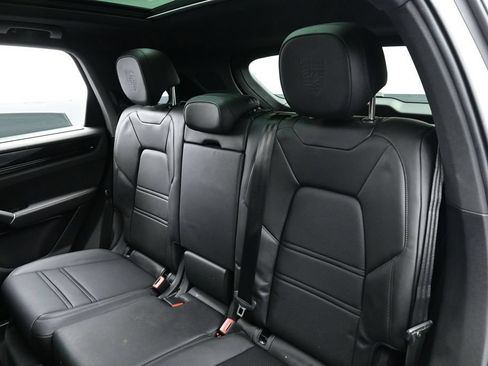 Certified 2023 Porsche Cayenne AWD/4WD image 24