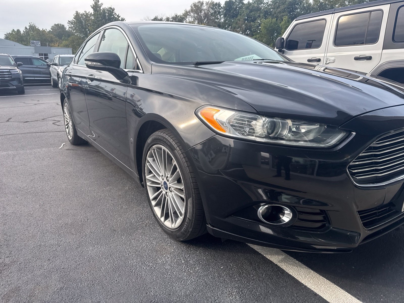 Used 2013 Ford Fusion SE FWD image 1