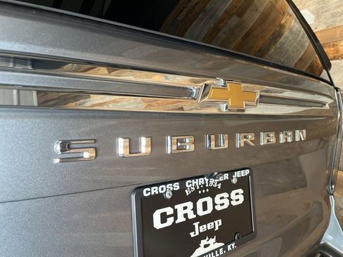 Used 2022 Chevrolet Suburban LT w/ Luxury Package image 21