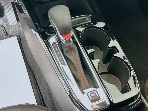 Used 2024 Chevrolet Trax RS image 17