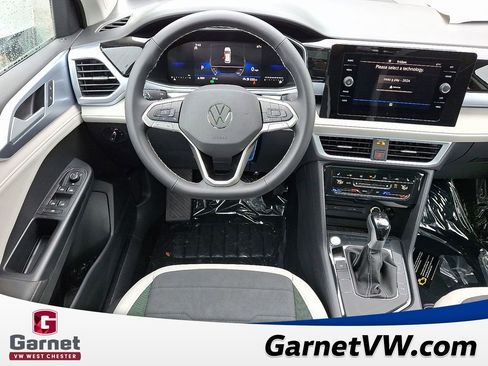 New 2025 Volkswagen Taos SE image 6