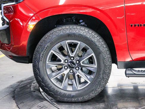 Used 2024 Chevrolet Tahoe Z71 w/ Luxury Package AWD/4WD image 9