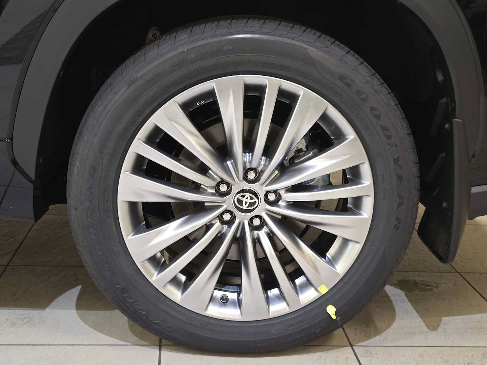 New 2026 Toyota Highlander Platinum AWD/4WD image 8