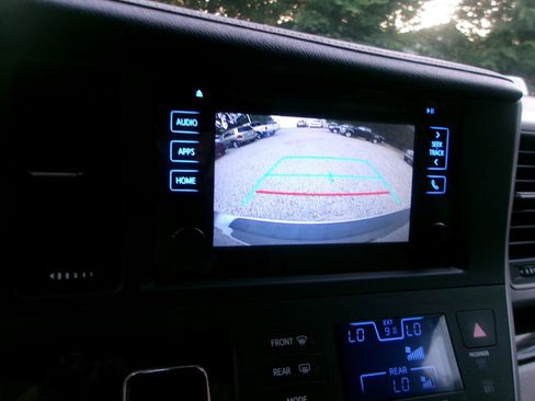 Used 2016 Toyota Sienna XLE Premium FWD image 15