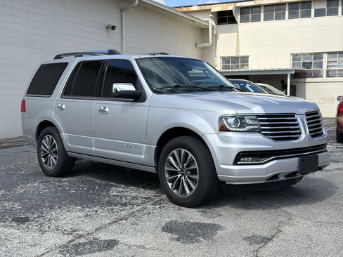 Used 2016 Lincoln Navigator Select RWD image 1
