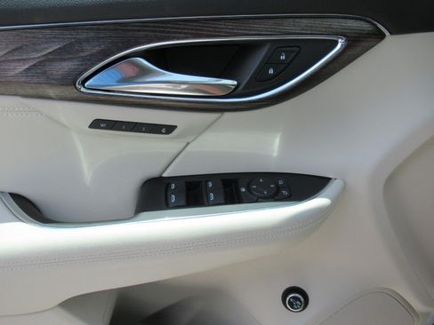 Used 2022 Buick Envision Avenir w/ Technology Package II FWD image 22