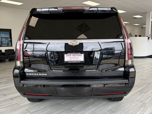 Used 2018 Cadillac Escalade 2WD image 8