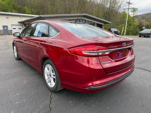 Used 2018 Ford Fusion SE w/ Fusion SE Technology Package FWD image 5