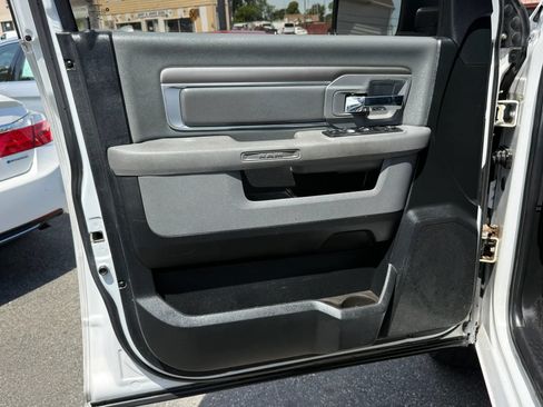 Used 2017 RAM 1500 Classic SLT AWD/4WD image 7