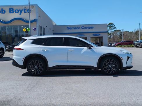 Used 2025 Toyota Crown Signia w/ Advanced Technology Package image 2