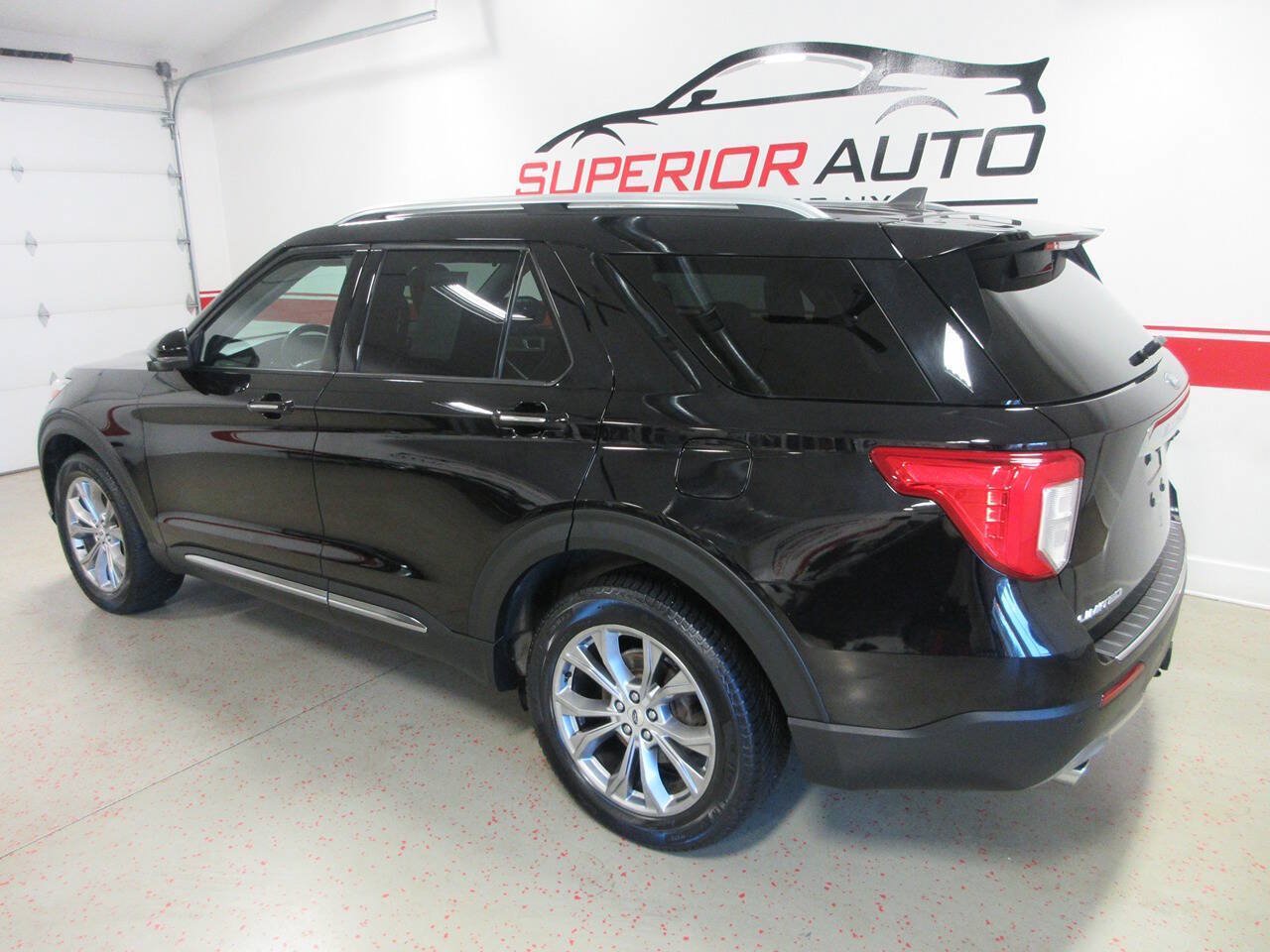 Used 2021 Ford Explorer Limited w/ Equipment Group 301A AWD/4WD image 3