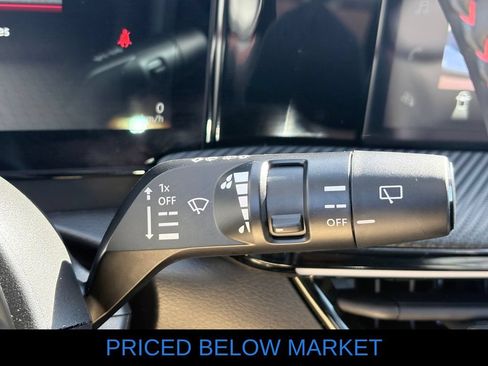Used 2025 Nissan Kicks SR FWD image 13