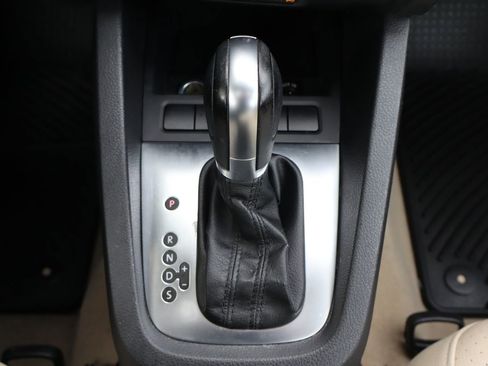 Used 2013 Volkswagen Jetta SE FWD image 35