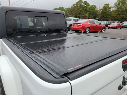 Used 2021 Jeep Gladiator Overland image 12