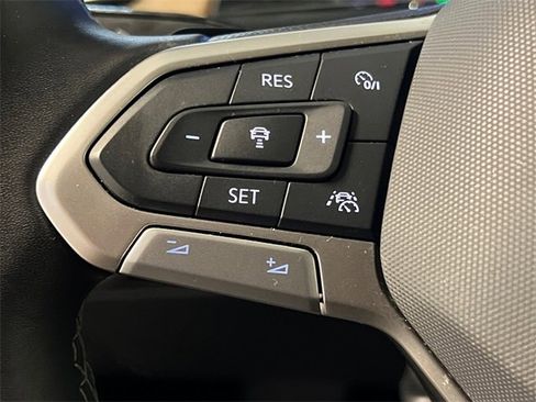 Certified 2024 Volkswagen Atlas SE image 20