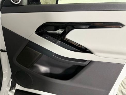 Used 2026 Land Rover Range Rover Evoque S image 31