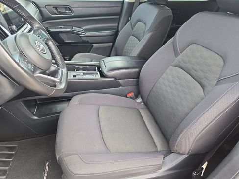 Certified 2024 Nissan Pathfinder SV FWD image 14