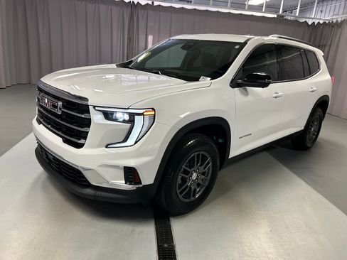 Used 2025 GMC Acadia Elevation image 3