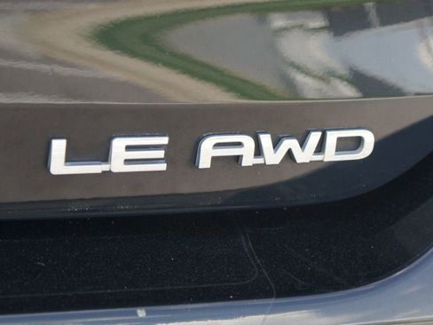 Used 2021 Toyota Highlander LE AWD/4WD image 19