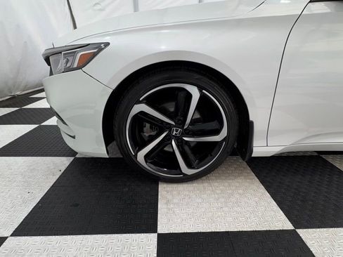 Used 2018 Honda Accord Sport image 9