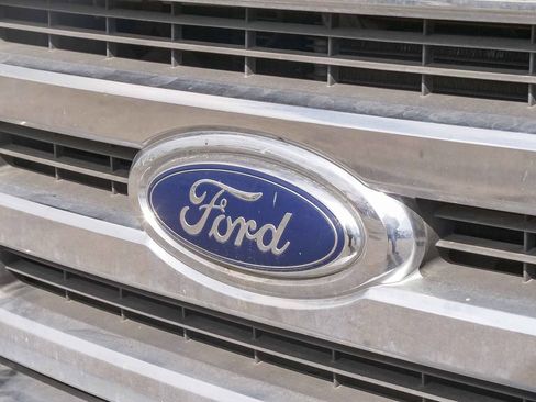 Used 2017 Ford E-350 and Econoline 350 Super Duty w/ Power Windows & Locks Group RWD image 11