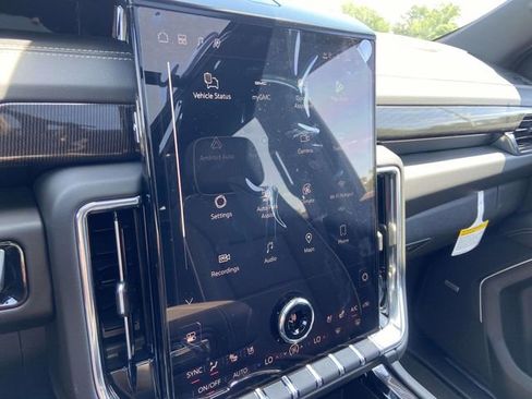 New 2026 GMC Yukon XL Elevation w/ Elevation Premium Package AWD/4WD image 18