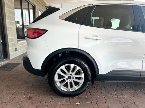Used 2022 Ford Escape SE w/ Cold Weather Package image 11