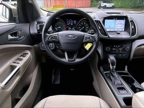 Used 2018 Ford Escape SE w/ SE Sync 3 Package FWD image 6