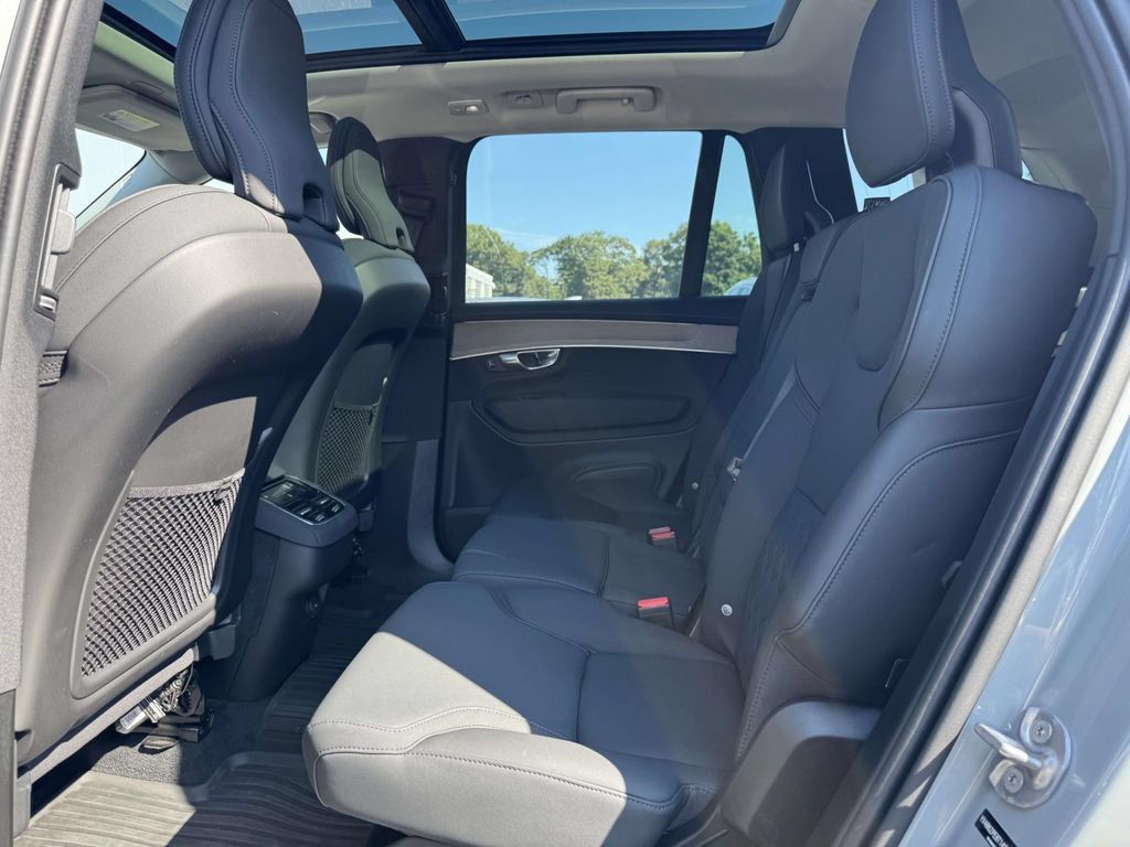 Used 2026 Volvo XC90 B6 Plus w/ Protection Package AWD/4WD image 9