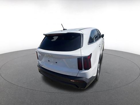 Used 2023 Kia Sorento LX image 8