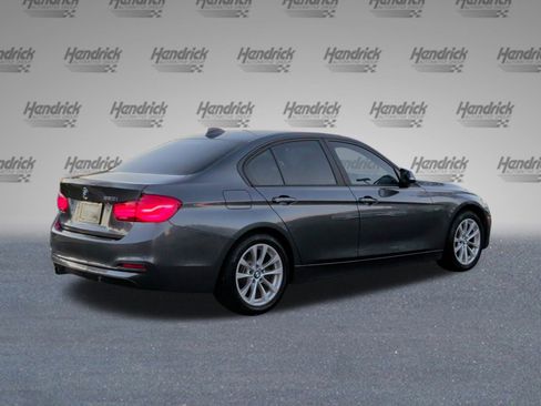 Used 2018 BMW 320i Sedan w/ Premium Package image 10