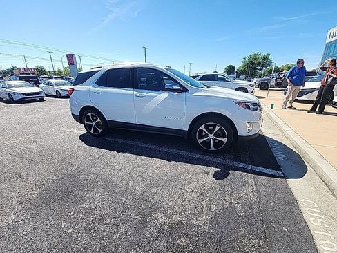 Used 2020 Chevrolet Equinox Premier image 2