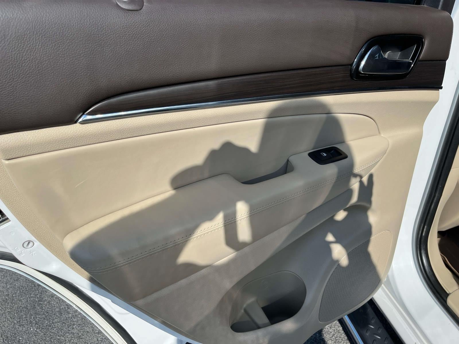 Used 2020 Jeep Grand Cherokee Overland AWD/4WD image 19