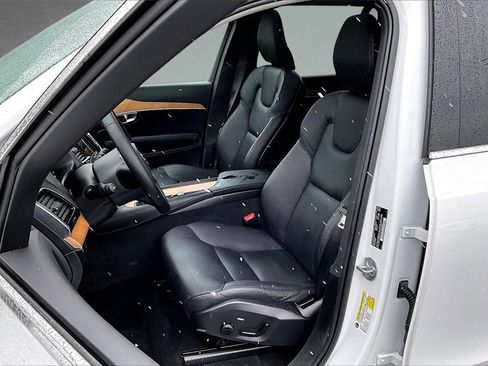 Used 2024 Volvo XC90 B6 Plus image 21