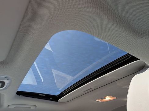 Used 2025 Hyundai Elantra Limited image 28