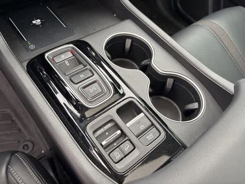 Used 2025 Honda Pilot Touring image 18