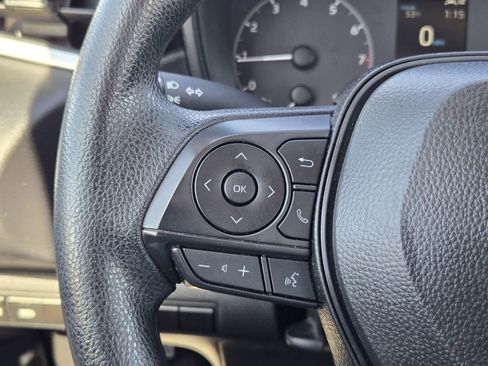 Used 2025 Toyota Corolla LE image 28