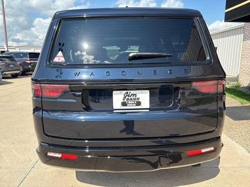 New 2025 Jeep Wagoneer L Series II w/ Premium Group I image 13