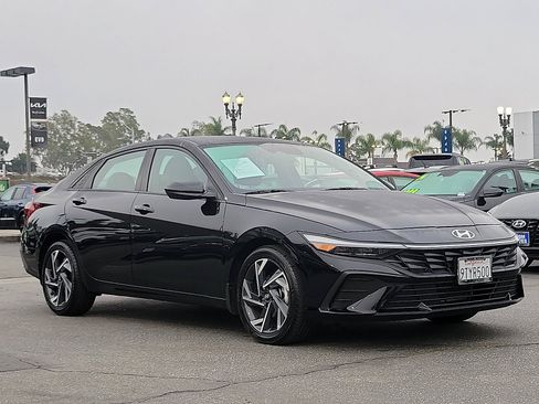 Certified 2025 Hyundai Elantra Sport image 24