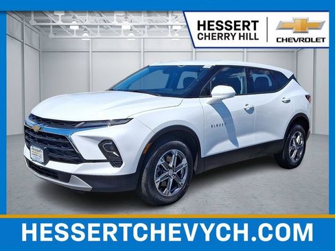 Certified 2024 Chevrolet Blazer LT FWD image 1