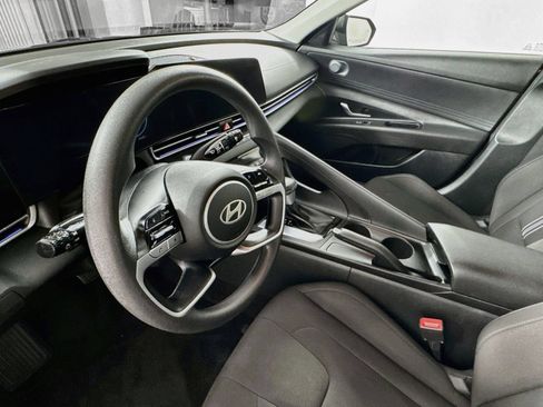 Used 2024 Hyundai Elantra SEL FWD image 8