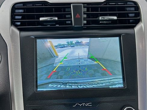 Used 2020 Ford Fusion SE FWD image 13