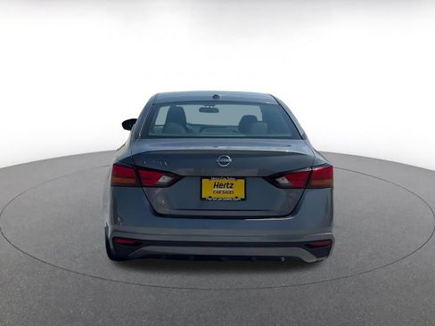 Used 2025 Nissan Altima 2.5 SV FWD image 12