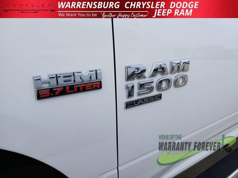 Used 2019 RAM 1500 Classic SLT w/ Luxury Group image 8