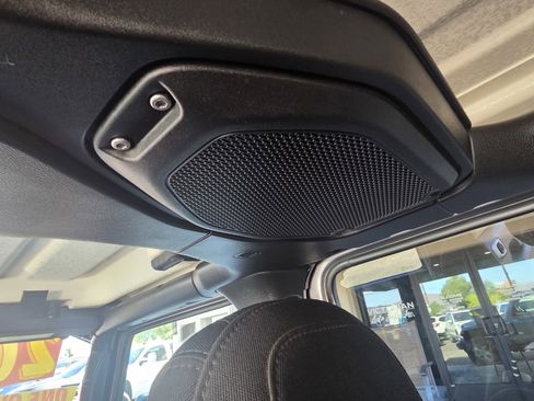 Used 2020 Jeep Wrangler Unlimited Rubicon AWD/4WD image 13