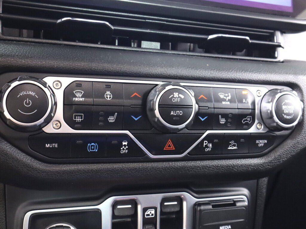 Used 2024 Jeep Wrangler Unlimited w/ Convenience Group AWD/4WD image 25