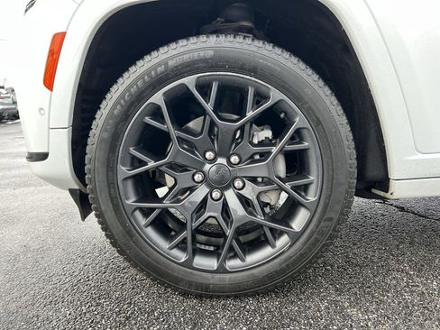 Used 2025 Jeep Grand Cherokee L Summit image 12